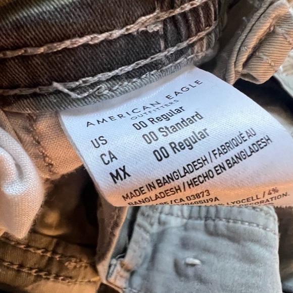 American Eagle Grey Camo Cargo Jean - Picture 9 of 13